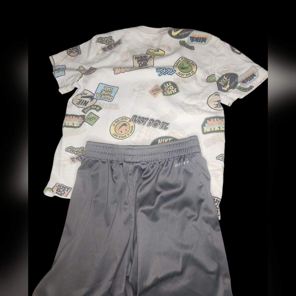 Nike Size 7 White Tee with Graphic Designs and Gray Dri Fit Nike Shorts 6/M - Picture 5 of 6